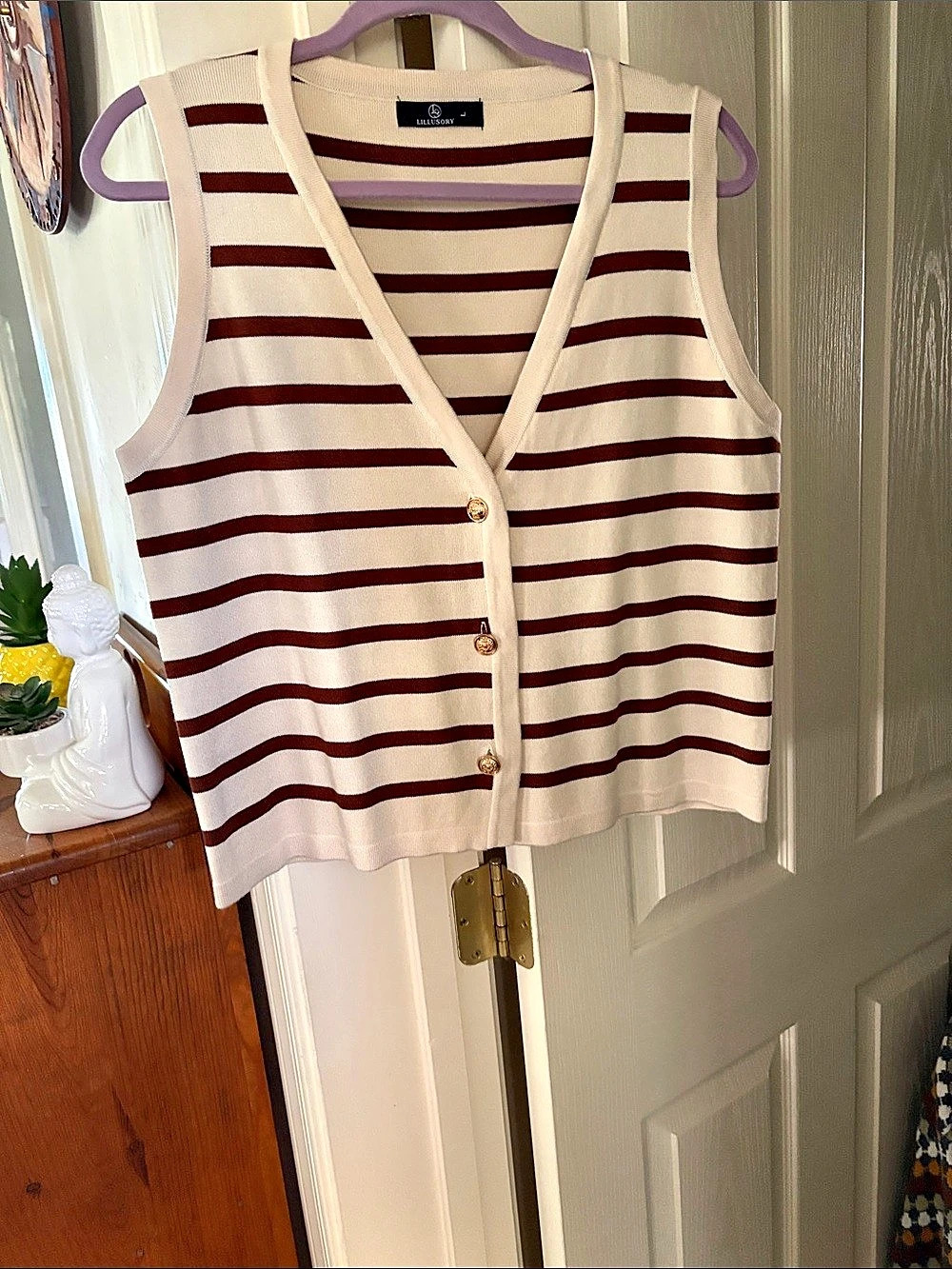 HILLISORY Striped V-Neck Sweater Vest in Cream & Brown Size Large Like New